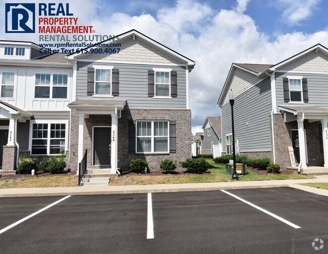 Building Photo - Beautiful 3 bedroom end unit townhome! Eas...