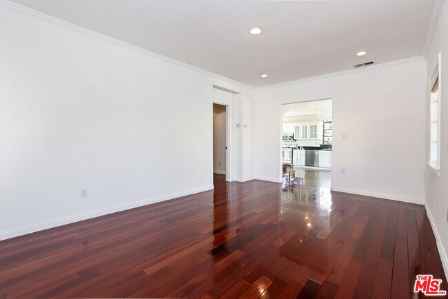 Photo - 252 Hampton Dr