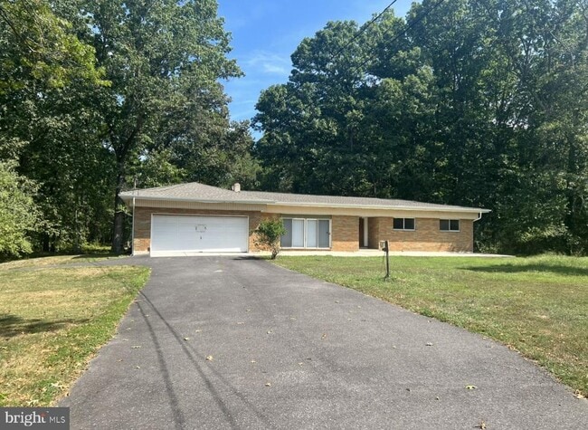 Building Photo - 1296 Janvier Rd Rental