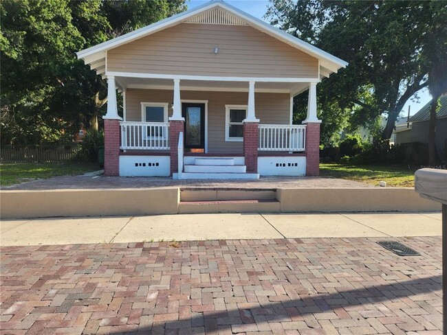 Photo - 1923 W Pine St House