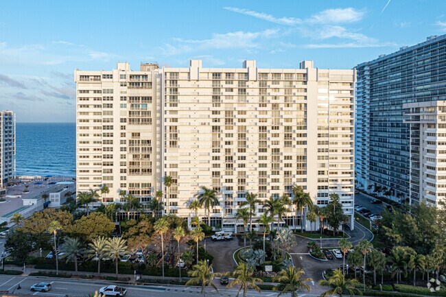 Vista adicional del edificio - Plaza East Condominium