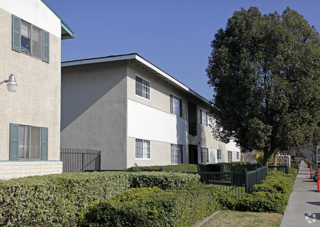 Building Photo - 1336 Stoneridge Ontario Rental