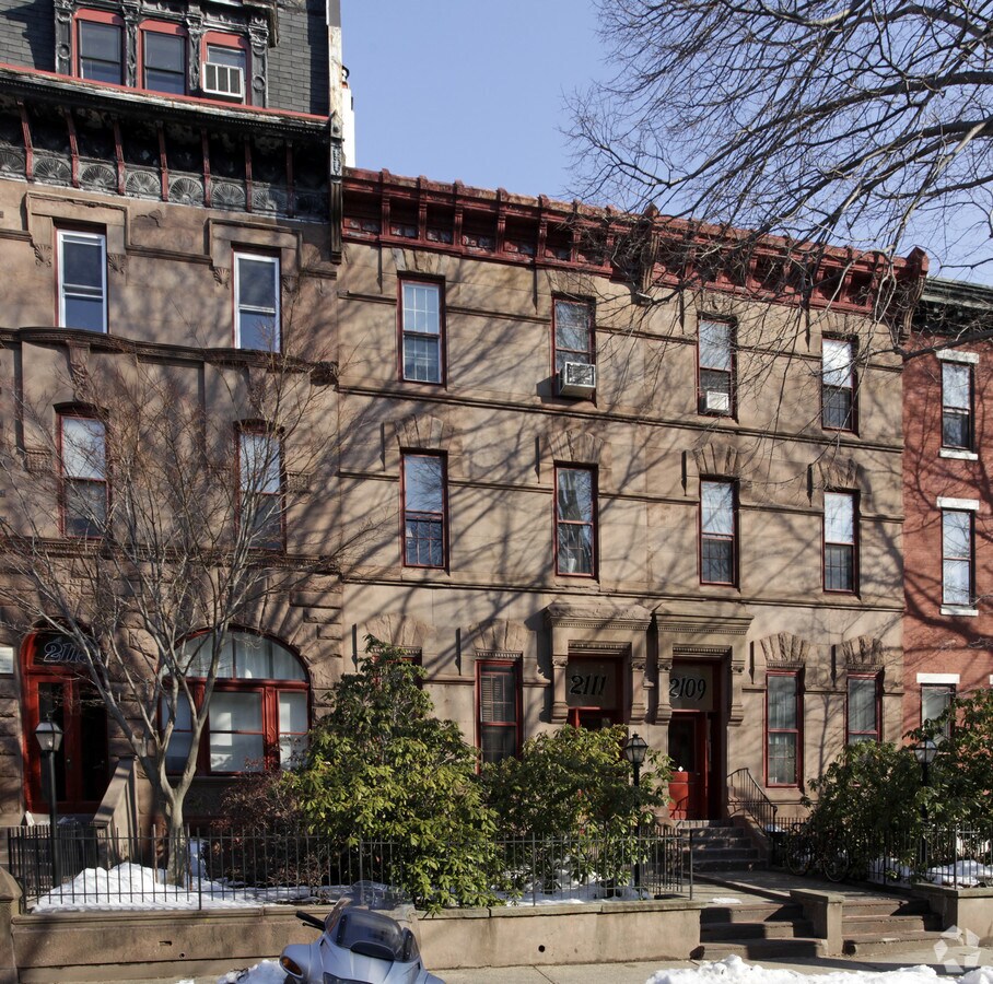 Photo - 2111 Green St