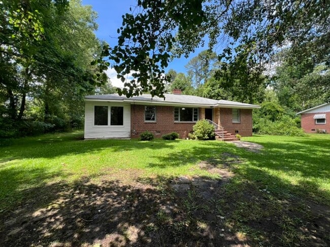 Building Photo - 3 Bedroom, 2 Bath House