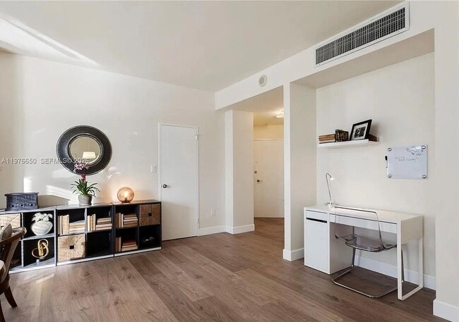 Photo - 4925 Collins Ave Unit 2H