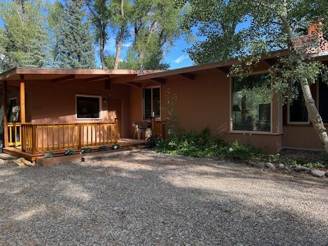 Building Photo - 3 Bedroom home on the river
