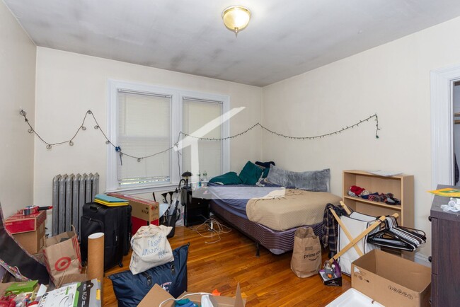 Photo - 4-bed split or 3bed with living room!  Heat and Hot Water Included.  Near T