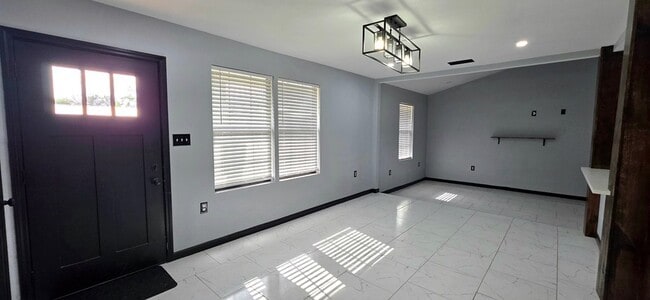Photo - 600 Zeneta Ave