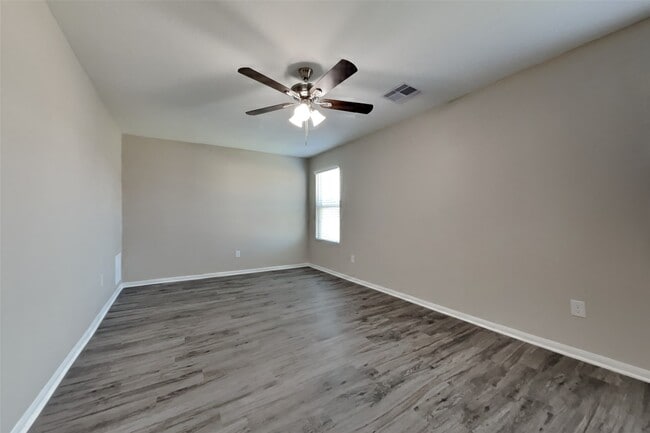 Photo - 16758 N Rail Dr