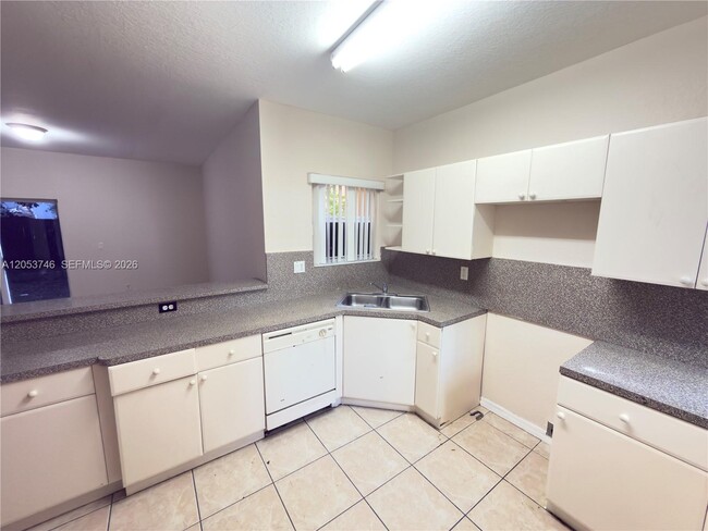 Photo - 646 SW 7th St