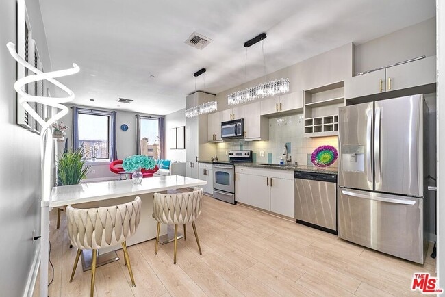 Photo - 3810 Wilshire Blvd Unit 408