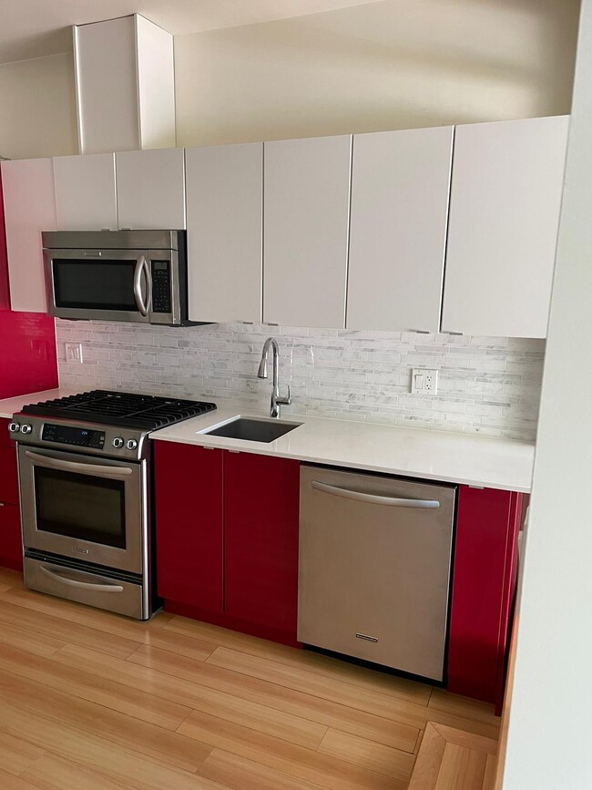 Photo - 2250 Commercial Dr Unit 211