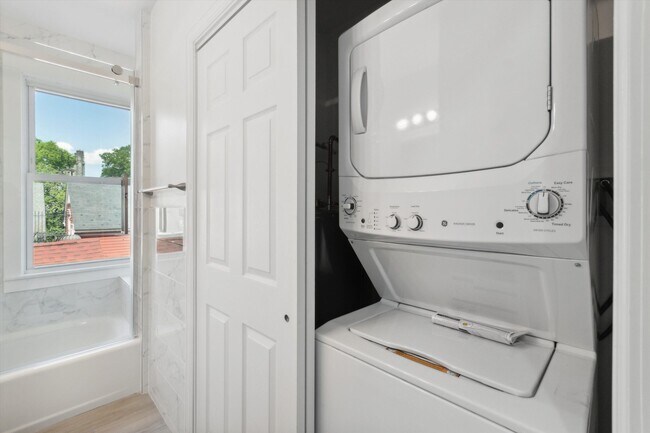 Photo - 146 Nassau St