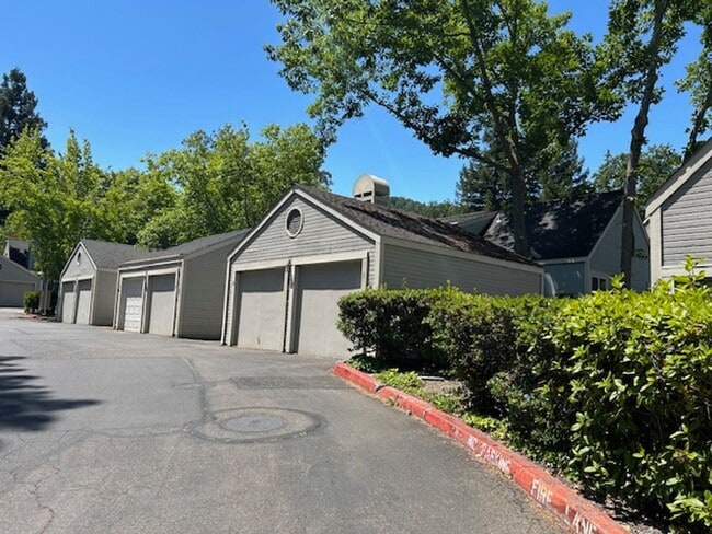 Charming 3 Bedroom, 2.5 Bathroom Condo in ... - Charming 3 Bedroom, 2.5 Bathroom Condo in ...