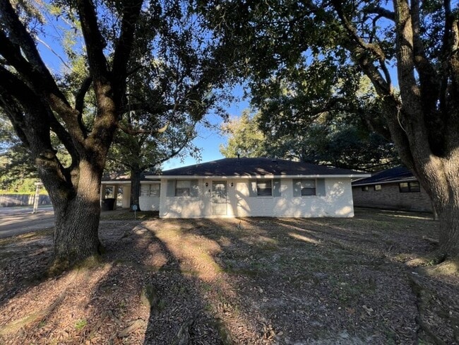 Photo - Newly updated!  3 bedroom, 1.5 bath home o...