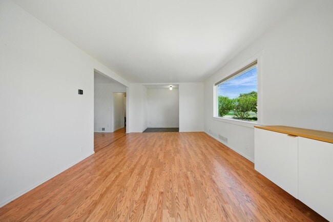 Photo - 671 NW Evans Ave