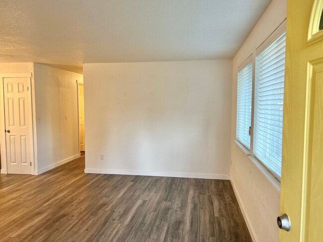 Photo - AVAILABLE NOW! 3BD 1.75 BATH SINGLE STORY HOME LARGE CORNER LOT