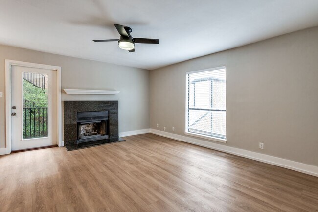 Photo - 3022 Forest Ln