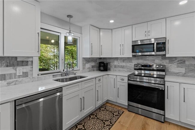 Photo - 8 Woodsia Rd