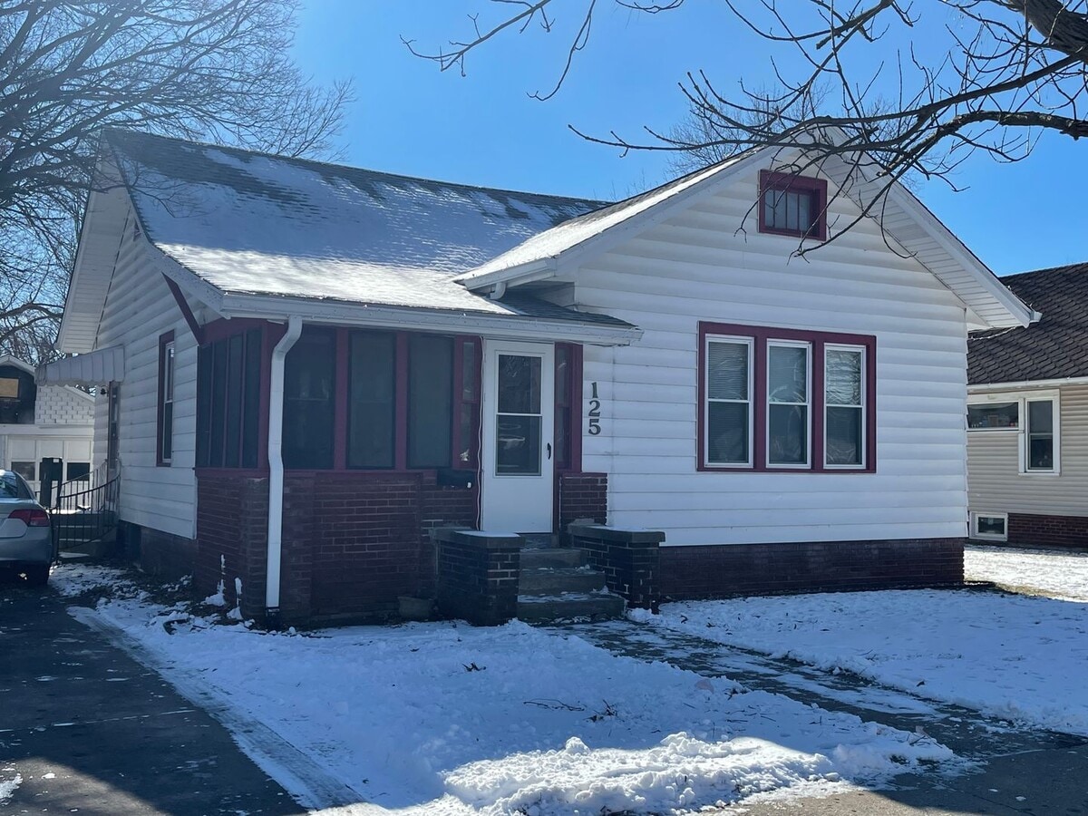 3 Bedroom 2 Bathroom on Campus! - 3 Bedroom 2 Bathroom on Campus! House