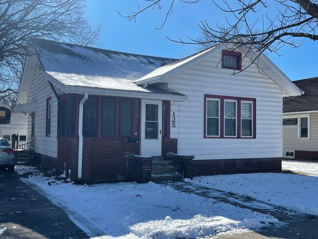 Building Photo - 3 Bedroom 2 Bathroom on Campus! Rental