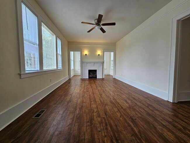 Photo - 515 E 49th St