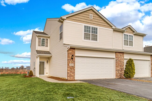 3 bed 2.5 bath Townhouse in Crown Point - 3 bed 2.5 bath Townhouse in Crown Point