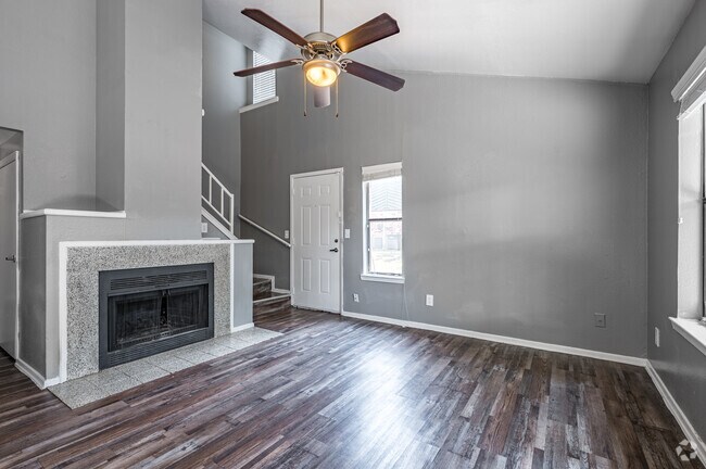 2BR, 2BA - 1,000SF