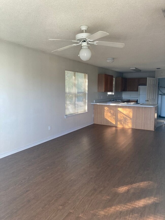 Photo - 587 Florosa Ct