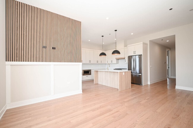 Photo - 2127 W Madison St