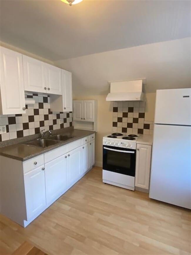 Building Photo - 136 Broadway Unit 3