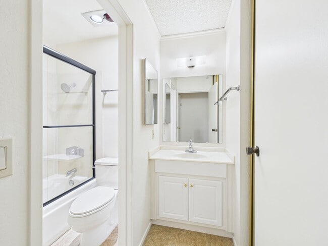 Photo - 1/1 Golden Oaks Condo for rent