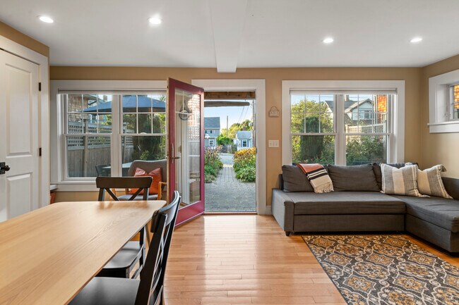 Photo - 8R Norwood Ave