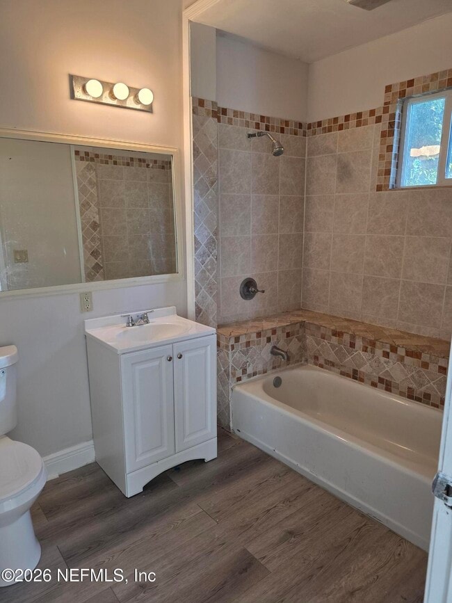Photo - 2039 Franklin St