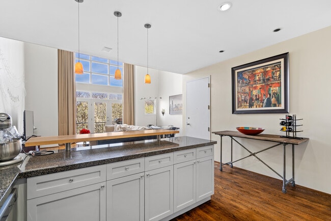 Photo - 1318 N Cleveland Ave Unit 3N