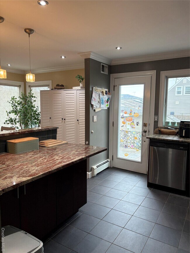 Photo - 3610 Ionia St