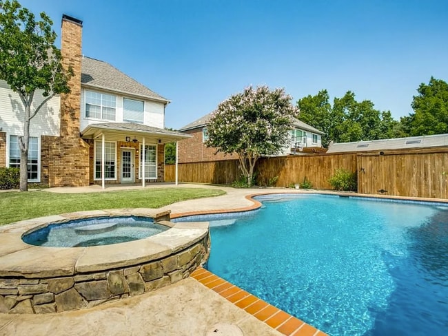 Photo - 4010 Crestwood Dr