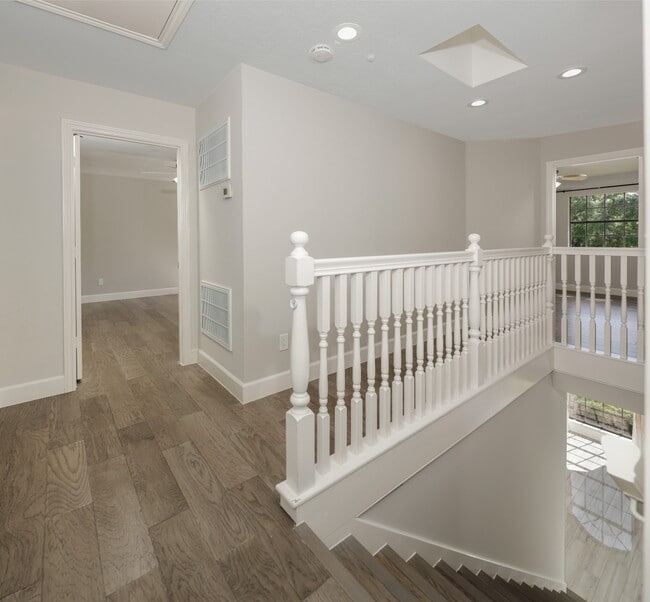 24 Hornsilver Pl