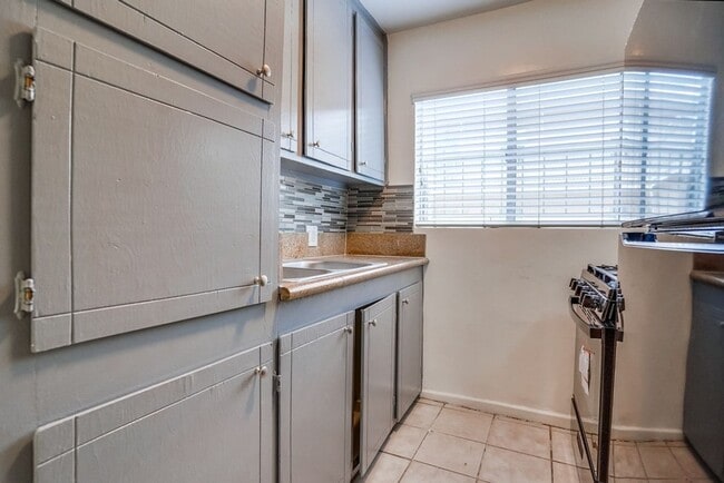 Photo - 2425 S Ridgeley Dr Unit 04