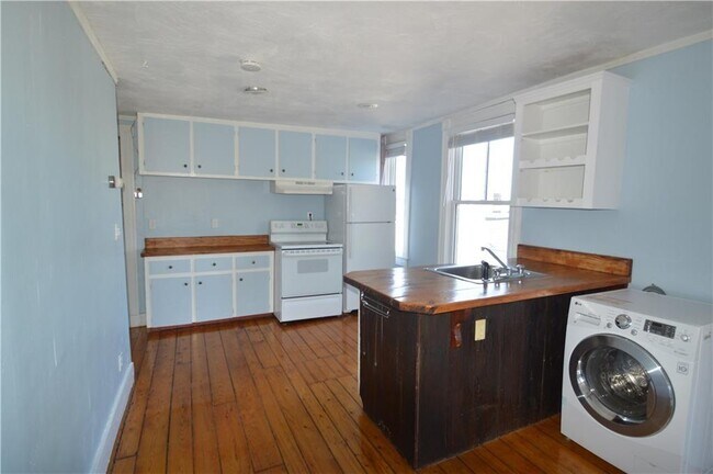 Photo - 235 Spring St Unit 4