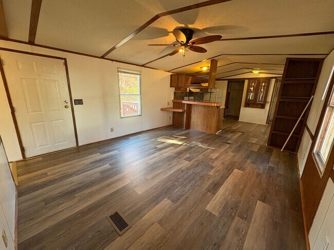 Photo - Spacious singlewide on private lot!