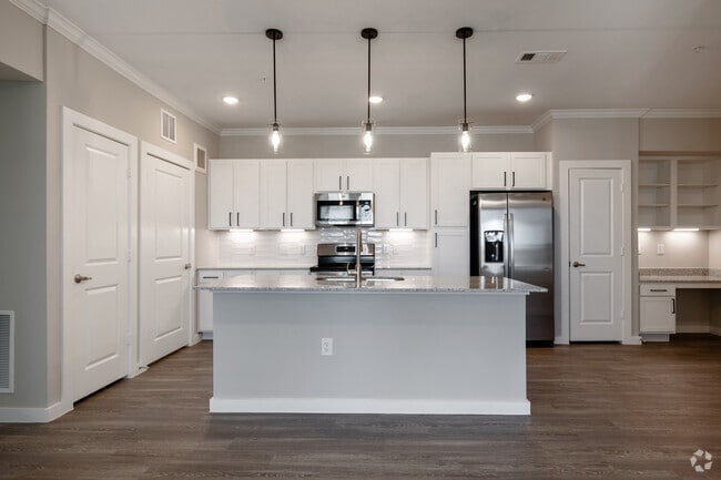 2BR, 2BA - 1,053 SF