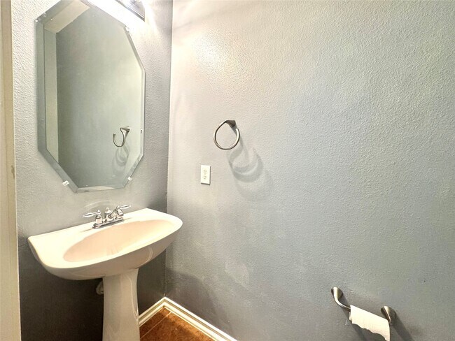 Photo - 14 Harbinger Ct