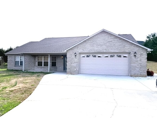 Building Photo - Sevierville 37876 - 3 bedroom 2 bath - call Linda Meese 865-591-6004