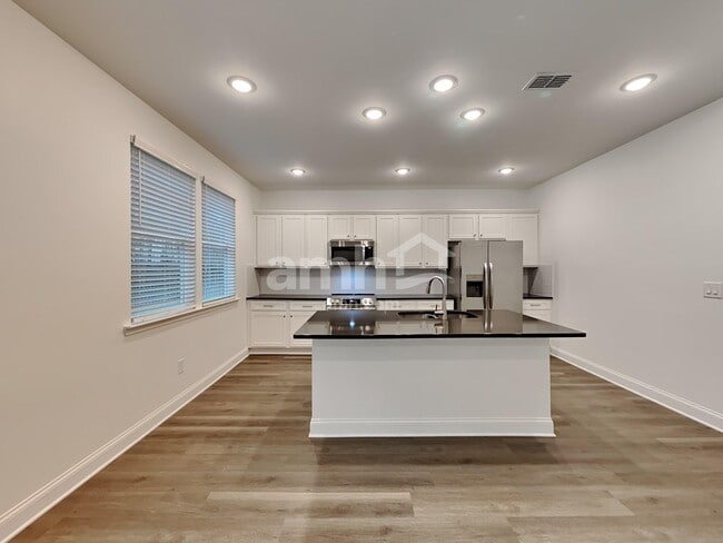 Photo - 250 Sapling Way