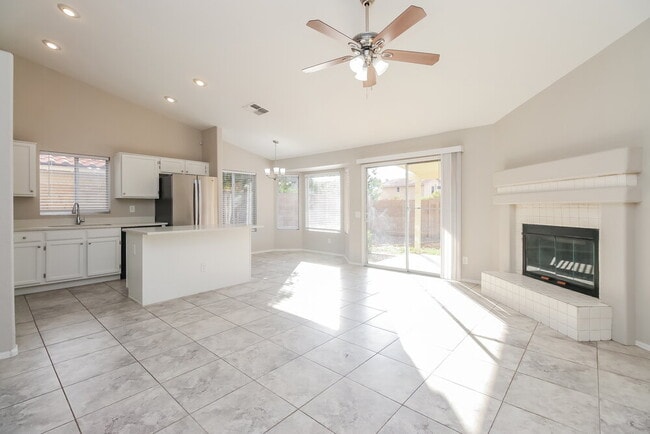 Photo - 1469 E Tremaine Ave