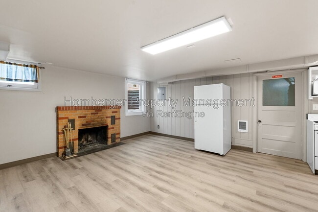 Photo - 1619 N Oak St Unit B