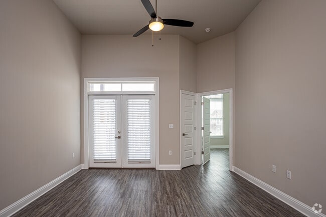 2BR, 2BA - 978SF