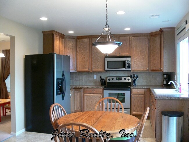 Photo - Immaculate just update  in the 4BR The Meadows