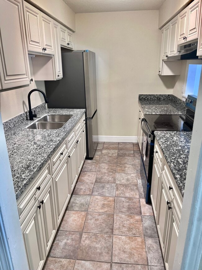 Building Photo - 705 Vouray Dr Unit 705 Vouray